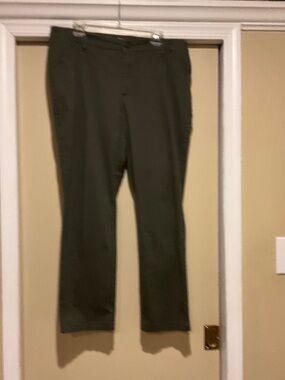 Woman's Lee Slim Straight Leg Tailored Chino Olive Green Pants